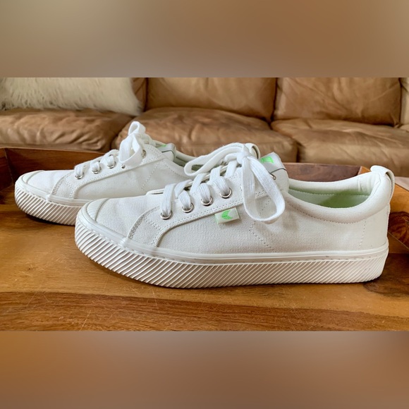 CARIUMA White Canvas Sneakers - Picture 7 of 8